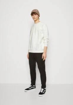 YOURTURN Tribal Embossed Unisex - Sweatshirt - Off White 9 YOURTURN Tribal Embossed Unisex - Sweatshirt - Off White -Vêtements Soldes 0ae3870a1f834af8b58102211b7de469