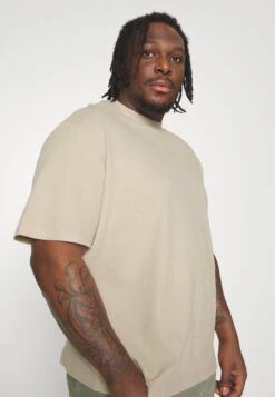 YOURTURN Unisex - T-Shirt Basique - Light Green/ Off-White -Vêtements Soldes 100f003a2e1d43cf9c75eab3d1bdbd33