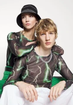 YOURTURN Unisex - T-Shirt À Manches Longues - Black -Vêtements Soldes 11e4b75ba17e4d299ac77c4582f0454d