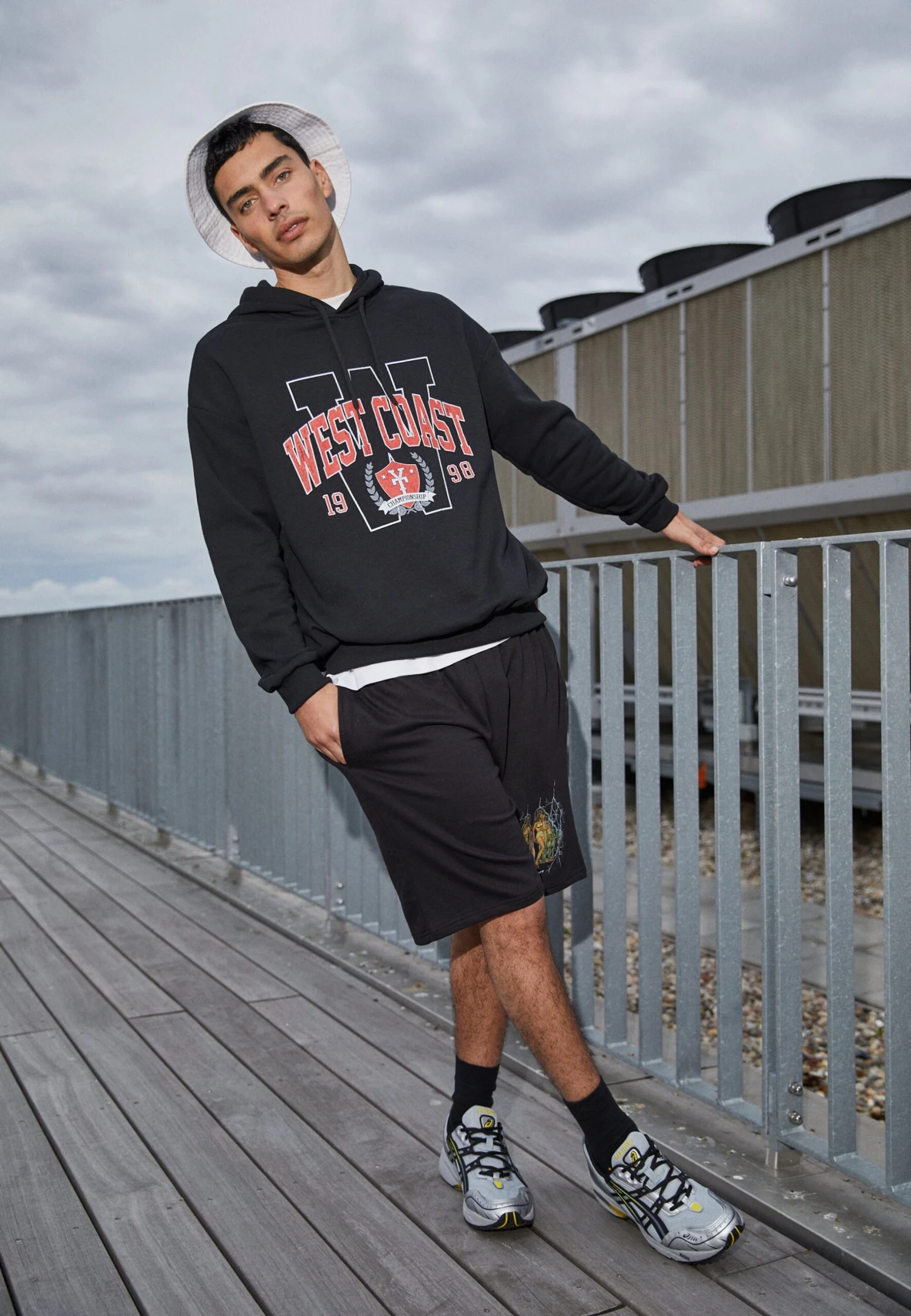 YOURTURN Sweatshirt - Black 3 YOURTURN Sweatshirt - Black