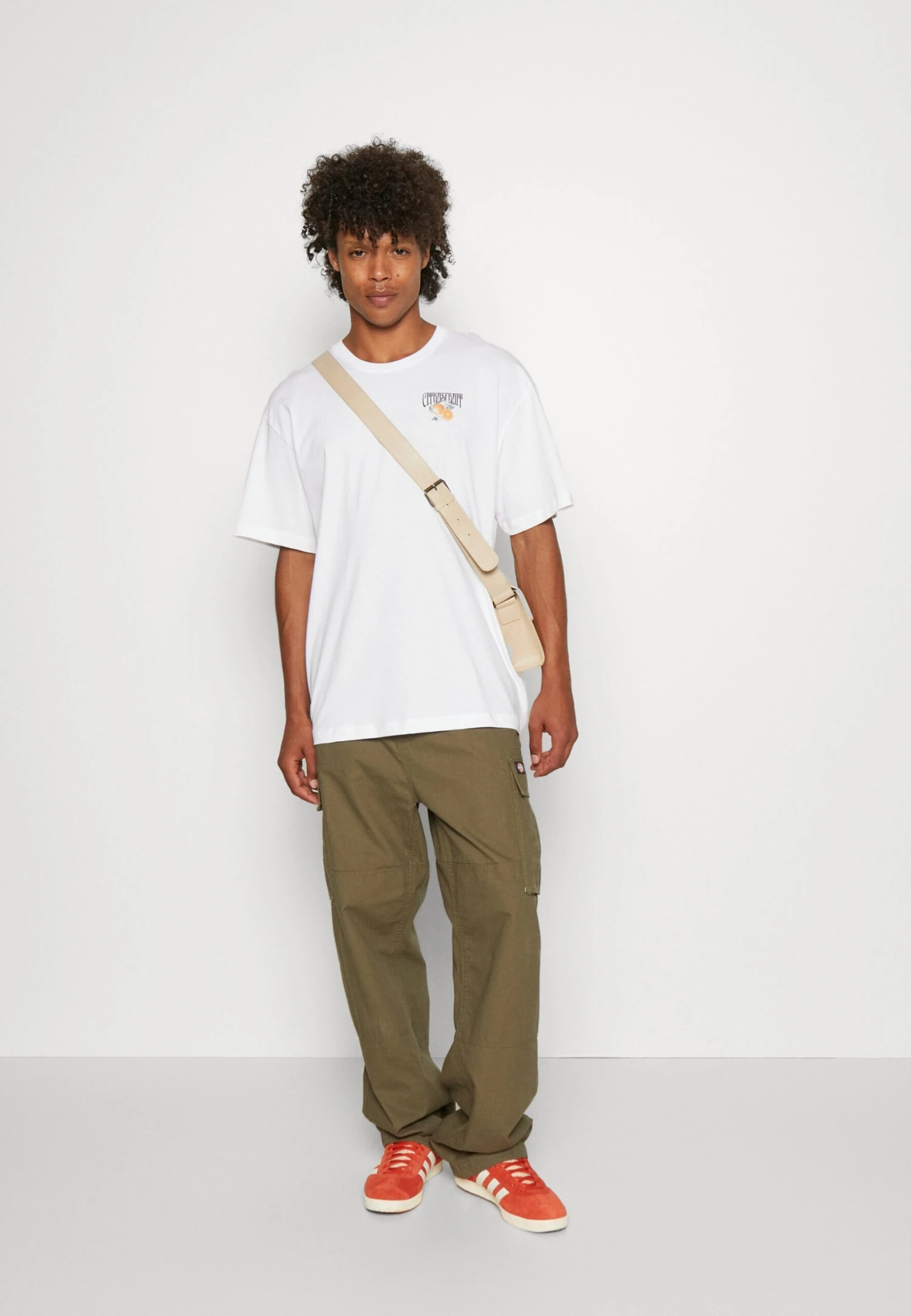 YOURTURN Orange Fruit Graphic Tee - T-Shirt Imprimé - White 4 YOURTURN Orange Fruit Graphic Tee - T-Shirt Imprimé - White – Image 2