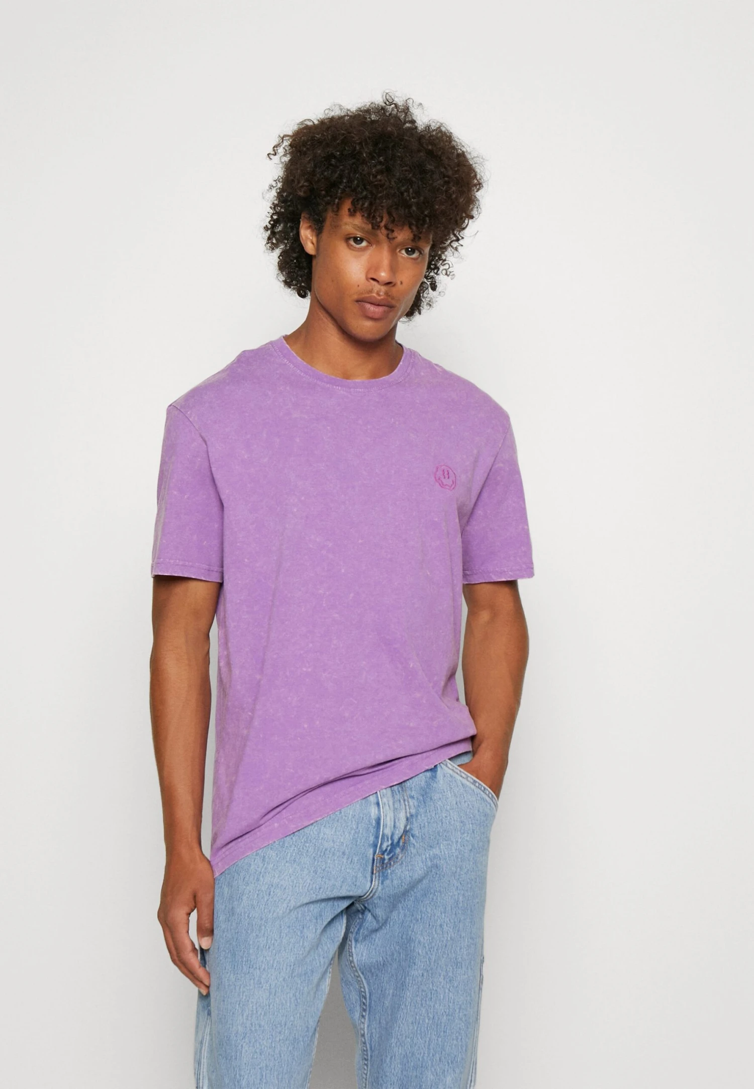 YOURTURN Yt-0722-1002Smiley Wash Tee / 404 - Purple - T-Shirt Basique - 404 - Purple 3 YOURTURN Yt-0722-1002Smiley Wash Tee / 404 - Purple - T-Shirt Basique - 404 - Purple