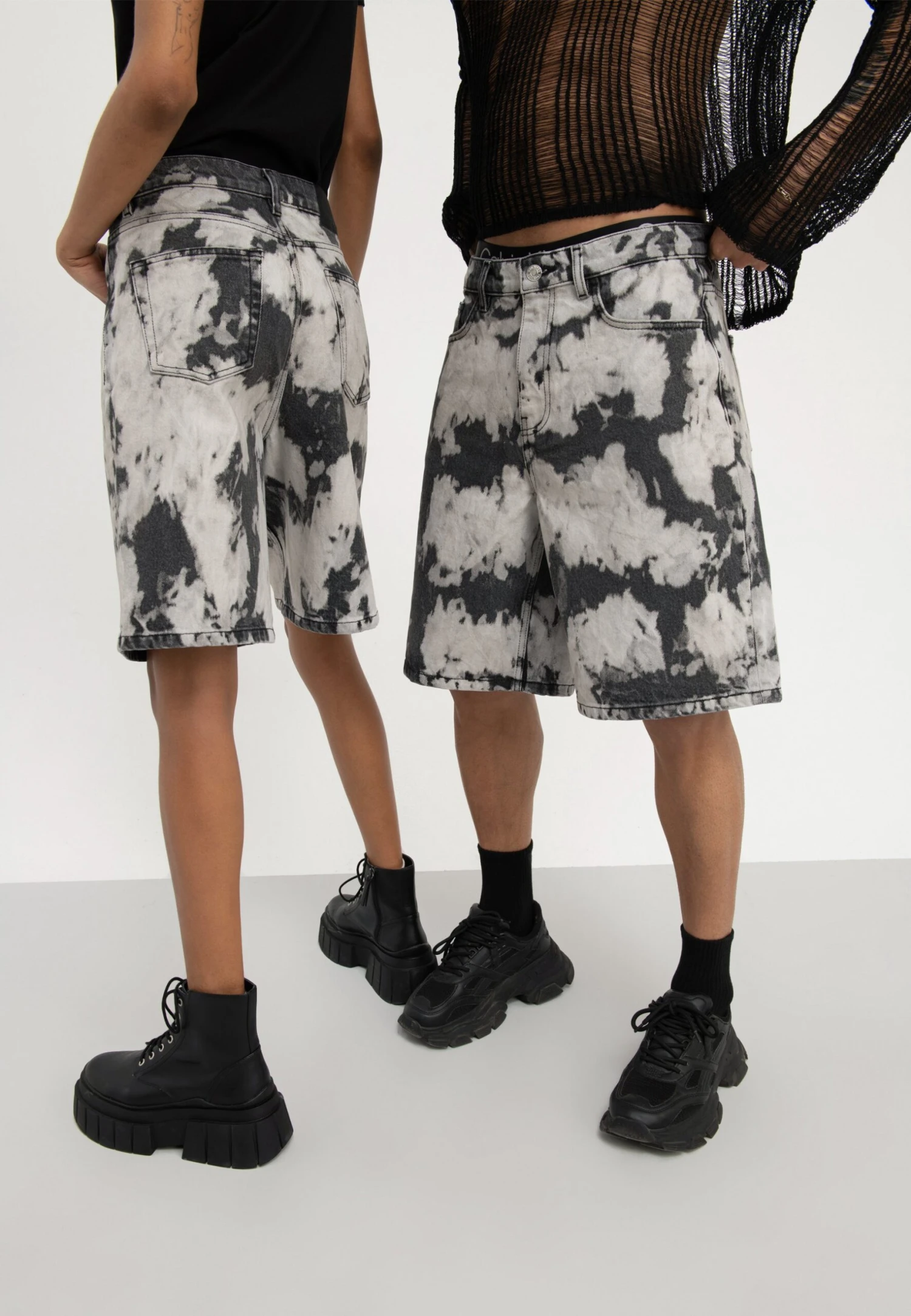 YOURTURN Unisex - Short En Jean - Black Denim 5 YOURTURN Unisex - Short En Jean - Black Denim – Image 3