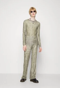 Vêtements Soldes -Vêtements Soldes 2d2a7e21ebbe4ce2944c2f2564a5e66e