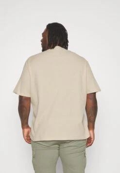 YOURTURN Unisex - T-Shirt Basique - Light Green/ Off-White -Vêtements Soldes 2f59b2e8fb1843719da15f2e00e33582