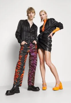 YOURTURN Festive Unisex - Chemise - Black -Vêtements Soldes 46aef2ab5be6497c873b85860e84630f