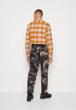 YOURTURN Phluid Unisex - Jean Boyfriend - Black Denim 10 YOURTURN Phluid Unisex - Jean Boyfriend - Black Denim -Vêtements Soldes 4bc69e668d3e4e9183aebe8ece2004ad