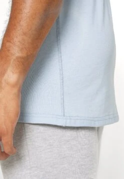 YOURTURN Unisex - T-Shirt Basique - Blue 19 YOURTURN Unisex - T-Shirt Basique - Blue -Vêtements Soldes 513f46e078d84fd4840d407e3aa187c8