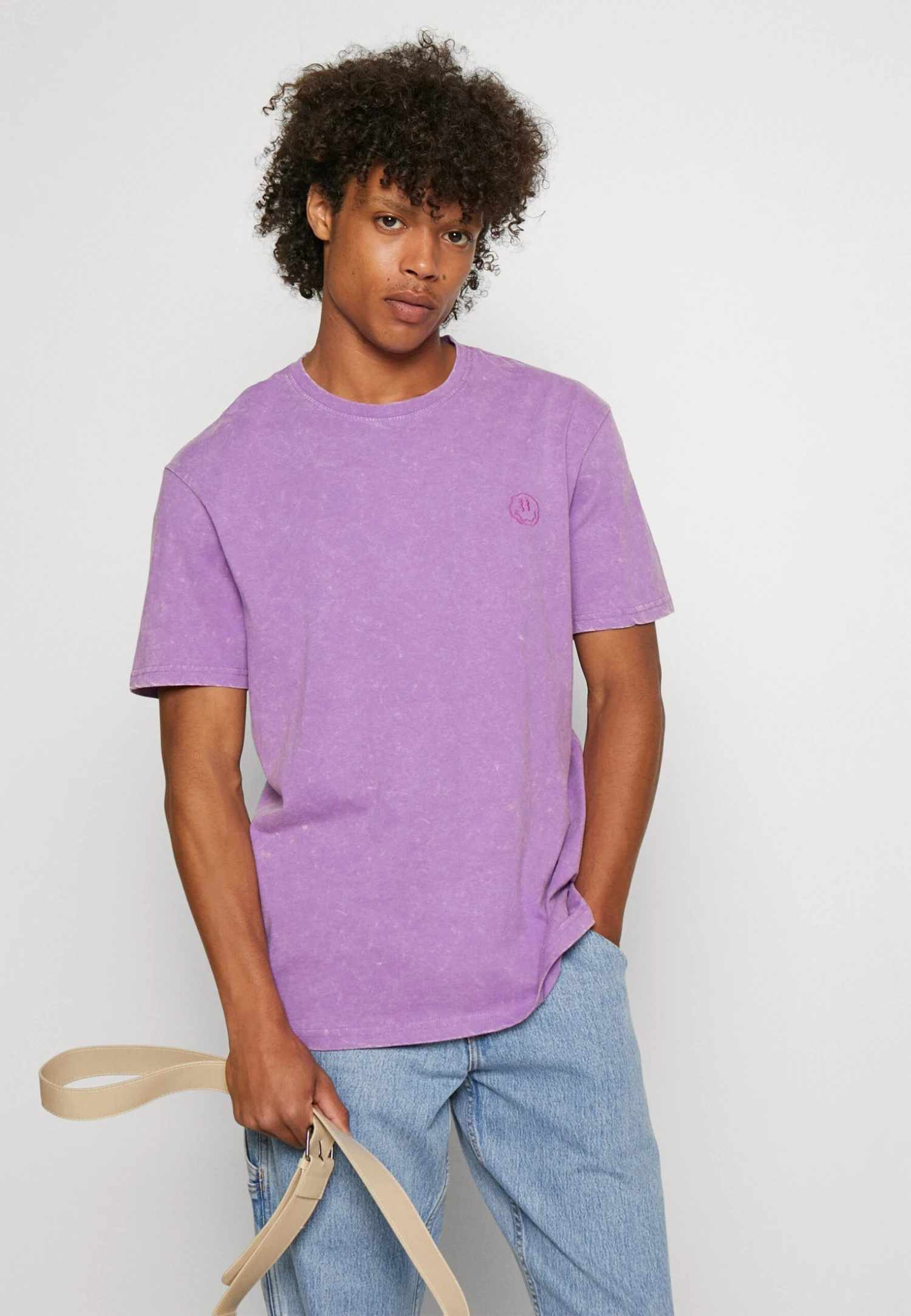YOURTURN Yt-0722-1002Smiley Wash Tee / 404 - Purple - T-Shirt Basique - 404 - Purple 6 YOURTURN Yt-0722-1002Smiley Wash Tee / 404 - Purple - T-Shirt Basique - 404 - Purple – Image 4