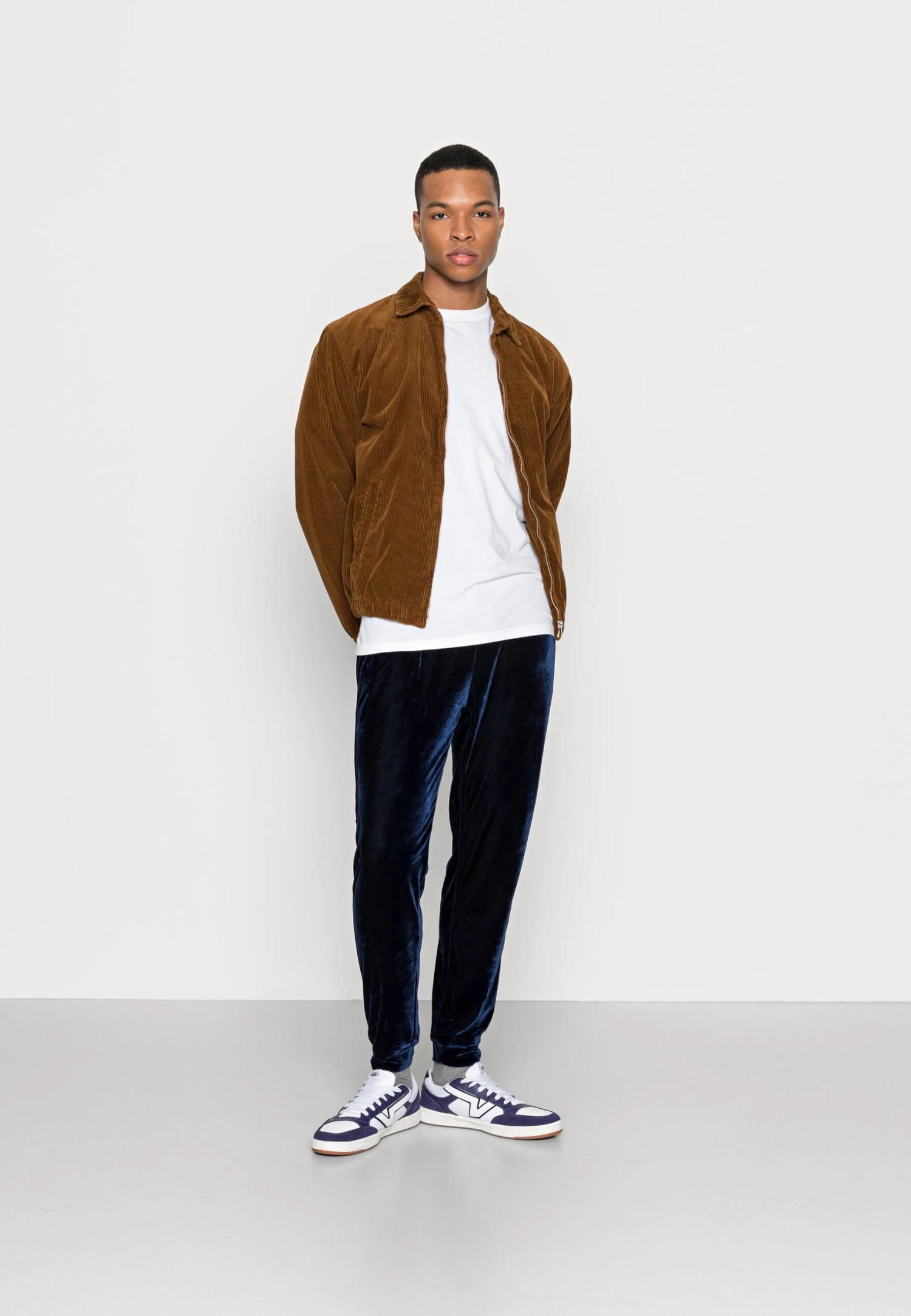 YOURTURN Festive Jogger Unisex - Pantalon De Survêtement - Dark Blue 4 YOURTURN Festive Jogger Unisex - Pantalon De Survêtement - Dark Blue – Image 2