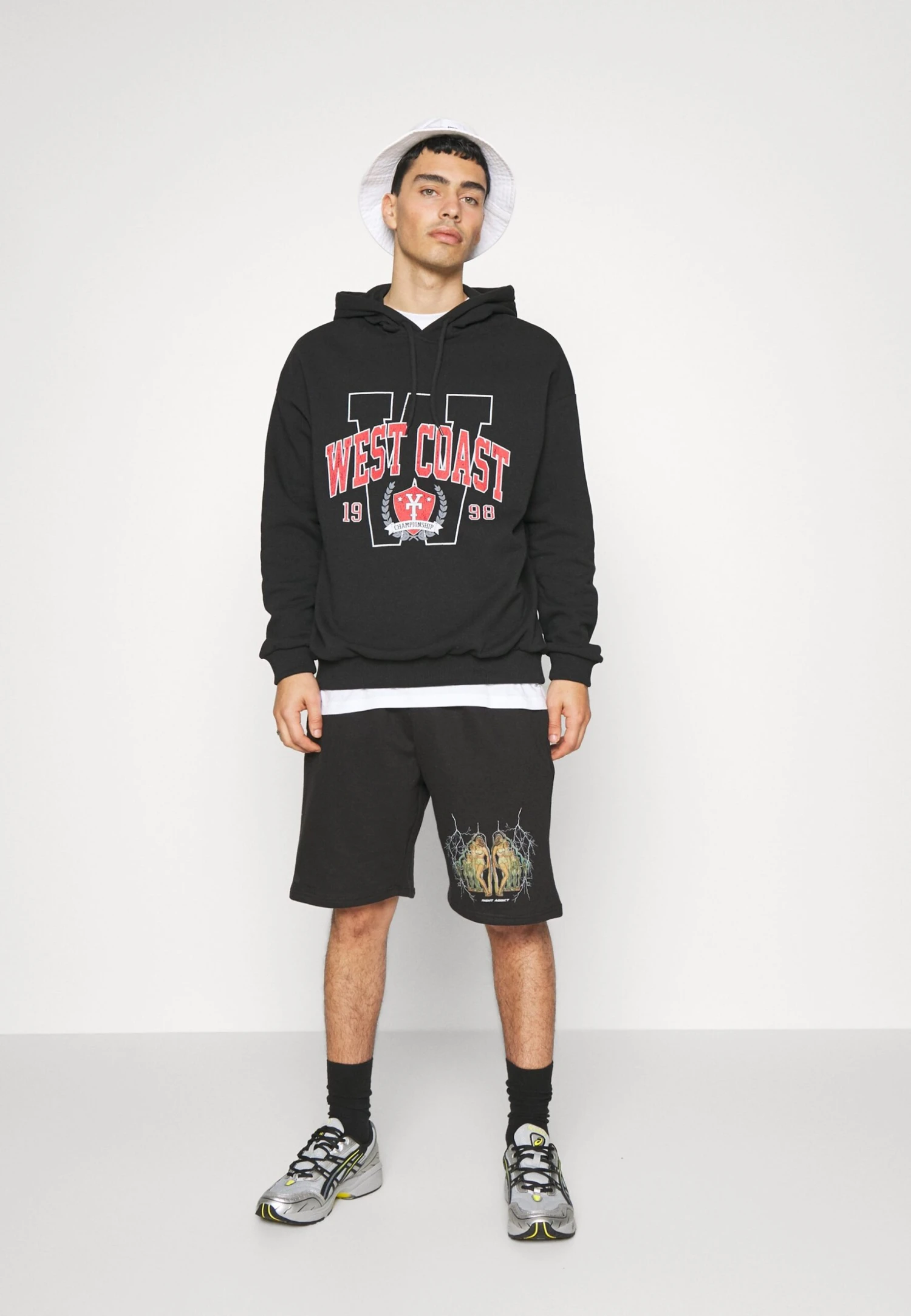 YOURTURN Sweatshirt - Black 4 YOURTURN Sweatshirt - Black – Image 2