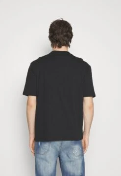 YOURTURN Fallen Schoolzi - T-Shirt Imprimé - Black 9 YOURTURN Fallen Schoolzi - T-Shirt Imprimé - Black -Vêtements Soldes 92ad55668a4147798c7b544728548f53