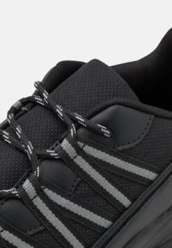 YOURTURN Unisex - Baskets Basses - Black -Vêtements Soldes b65352bc91854bf8b2a7bd1dde33e6cf