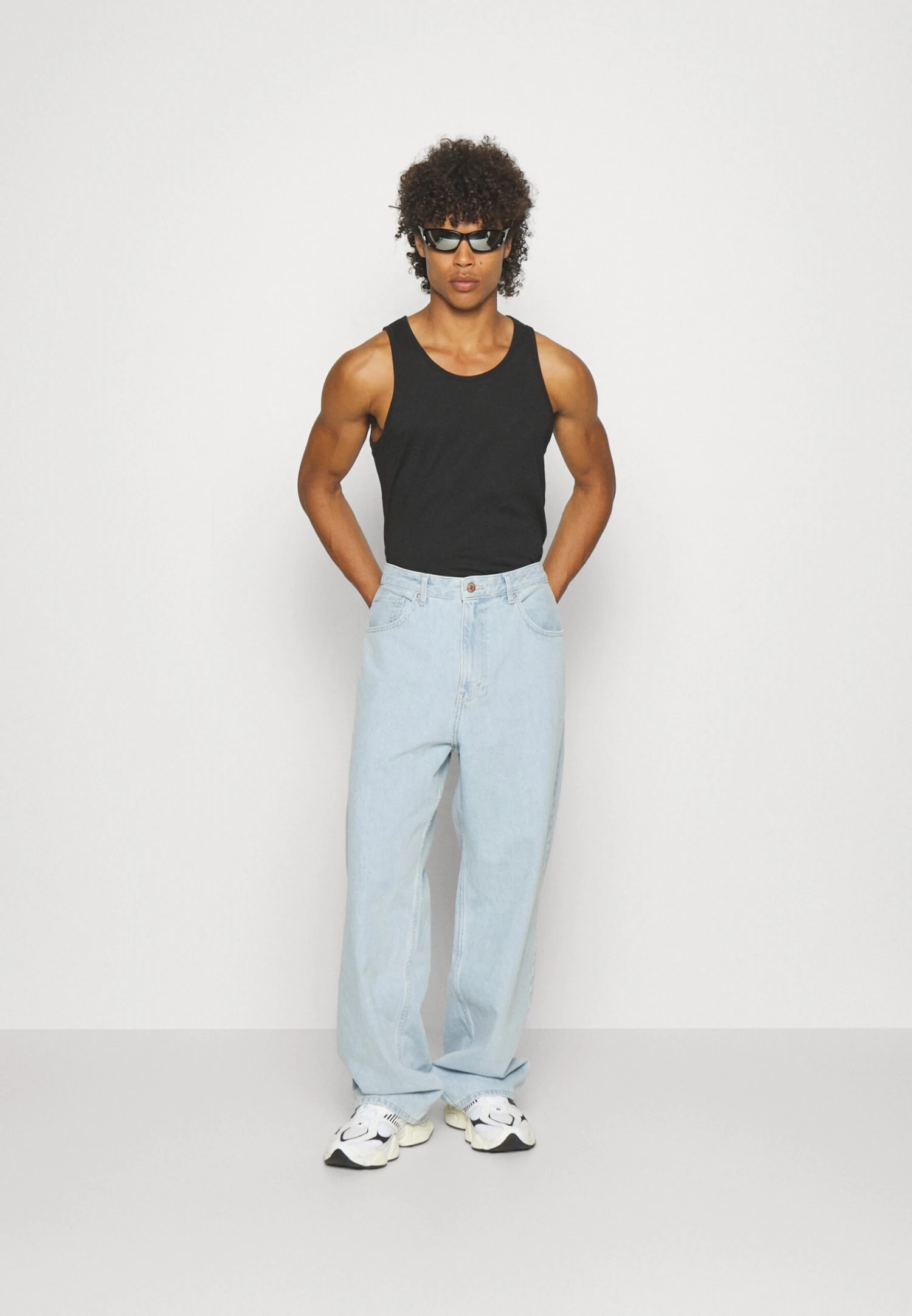 YOURTURN Baggy Jeans Unisex - Jean Boyfriend - Light Blue Denim 4 YOURTURN Baggy Jeans Unisex - Jean Boyfriend - Light Blue Denim – Image 2