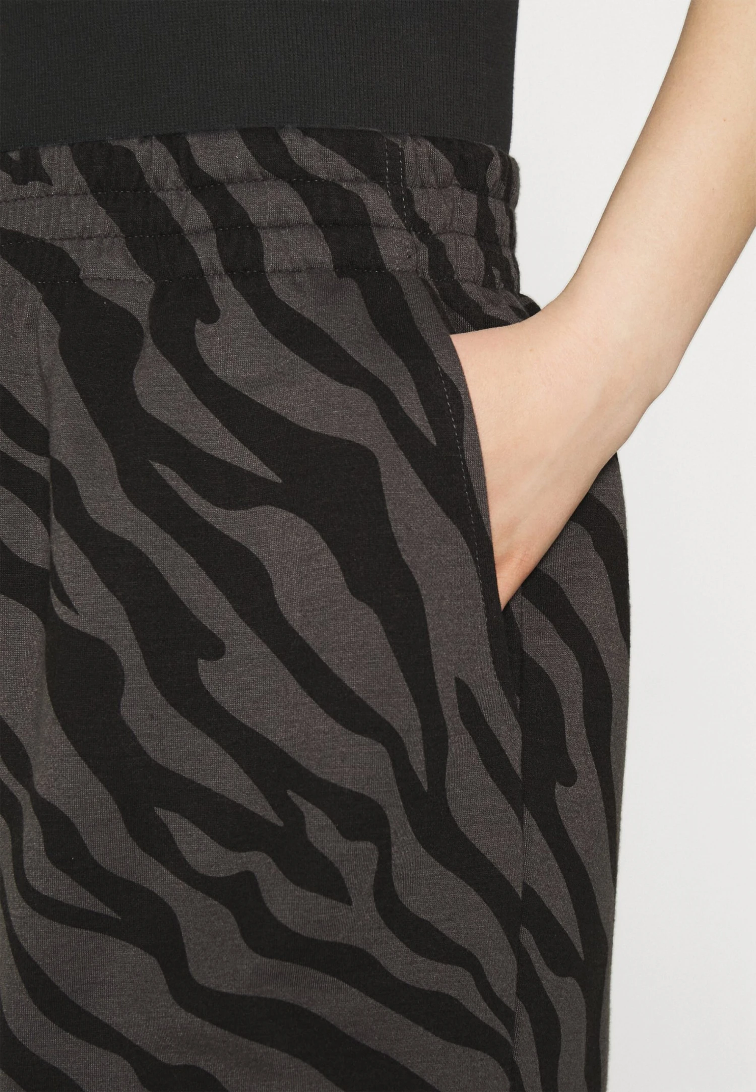 YOURTURN Unisex - Short - Dark Grey 8 YOURTURN Unisex - Short - Dark Grey – Image 6